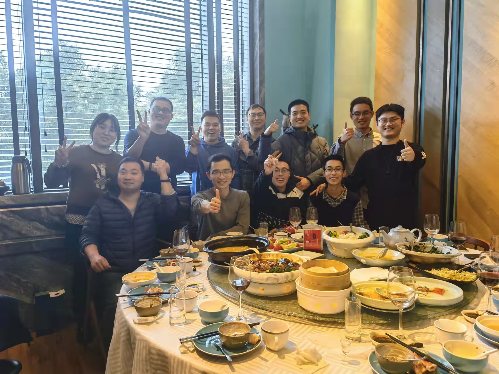 课题组新年聚餐2022.3.19.jpg